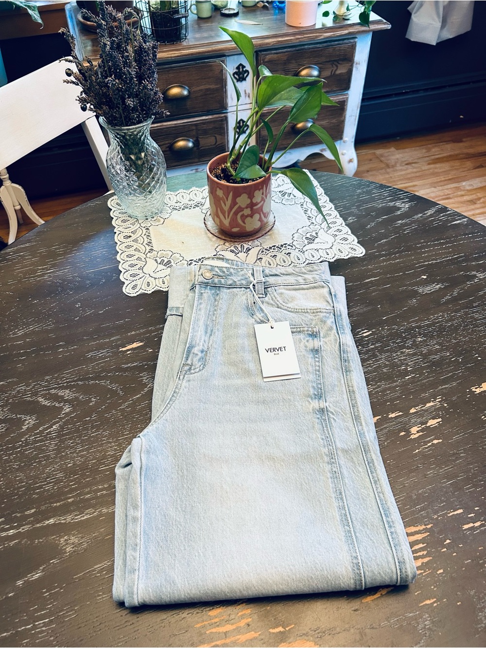 NWT beautiful and well made Vervet size 7 or 28 cuffed jeans. - Picture 2 of 16